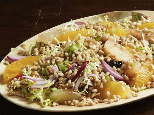 34. Insalata con farro e agrumi.