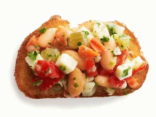 2. Bruschetta con fagioli bianchi