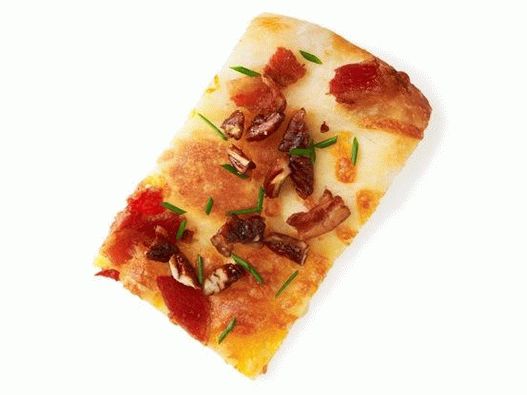 41. Pizza con formaggio cheddar, pancetta e noci pecan