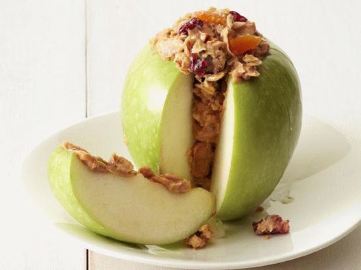 38. Mela con muesli.