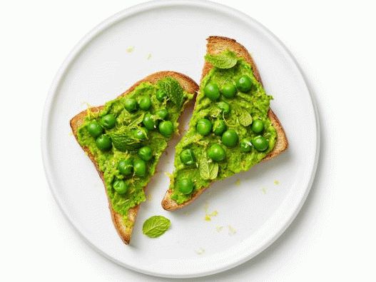 Toast con piselli e menta