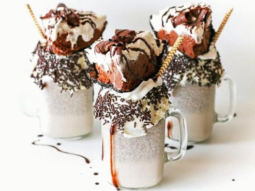 Frappè con torta alla crema di cioccolato