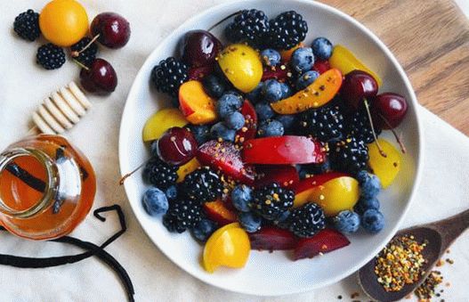 Insalata di frutta antiossidante fotografica