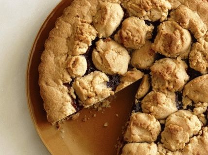 Photo Peanut Pie with Strawberry Jam