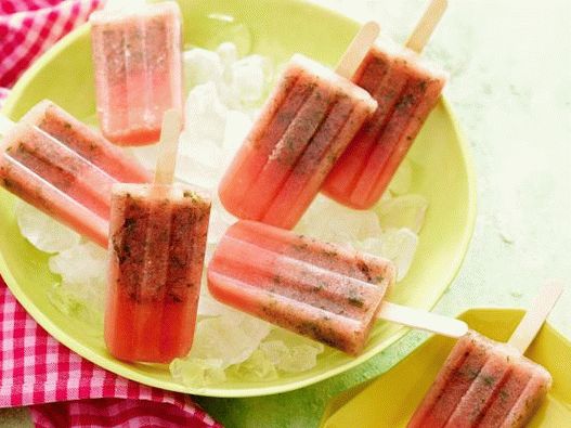 Scatti di anguria fotografica su un bastone