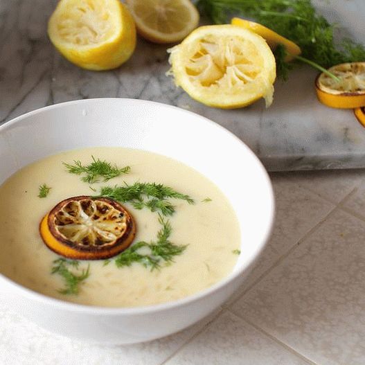 Foto di Avgolemono (zuppa di pollo greca con uovo e salsa al limone)