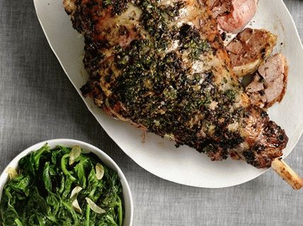 Foto Cosciotto d'agnello con erbe e rapa giovane