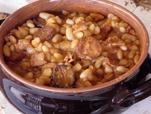 Foto di fagioli bianchi in umido con portoghese affumicato