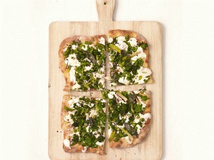 Foto Pizza bianca con broccoli