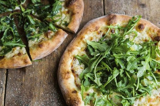 Foto Pizza bianca con rucola