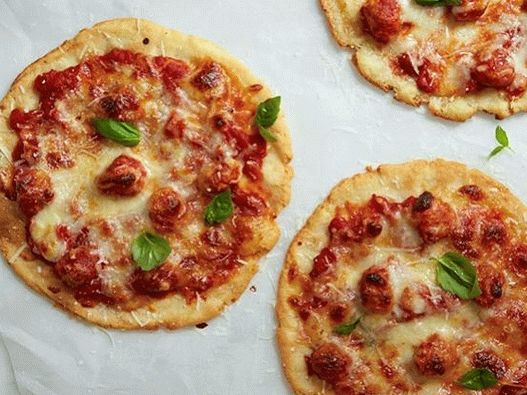 Foto Pizza porzionata senza glutine con polpette di tacchino