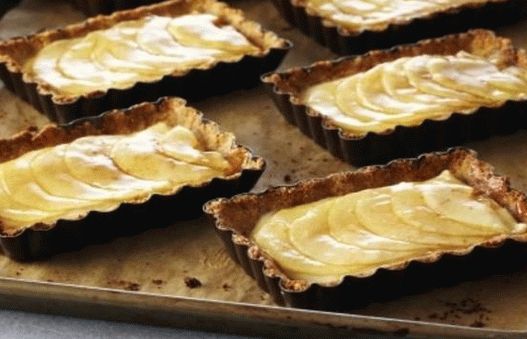 Foto Crostata senza glutine con ripieno di mele e datteri