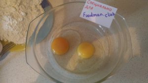 Pancake sottili nel latte