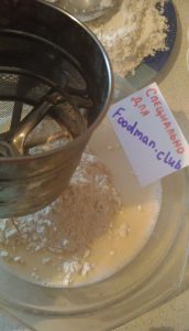 Pancake sottili nel latte