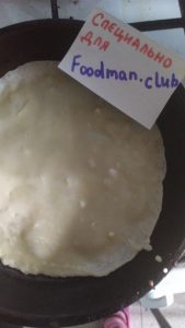 Pancake sottili nel latte