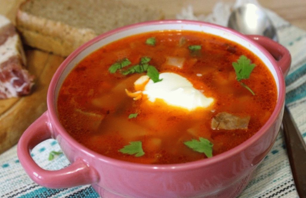 Borsch su un brodo di lingua