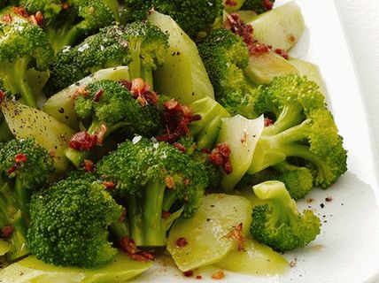 Foto di broccoli con limone e acciughe