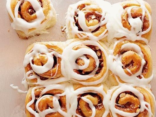 Rotoli di cannella e nocciole