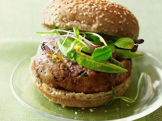 Hamburger fotografici con salsa di tonno e carote e zenzero