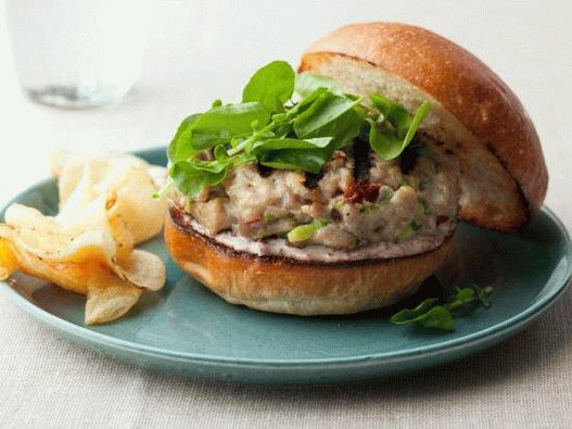Hamburger fotografici con tonno e salsa aioli di tapenada