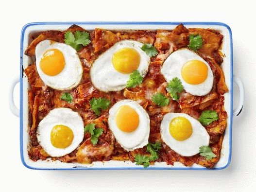 Foto di Chilakiles con carne macinata e uova fritte