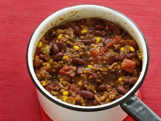 Foto di chili con carne con fagioli e mais