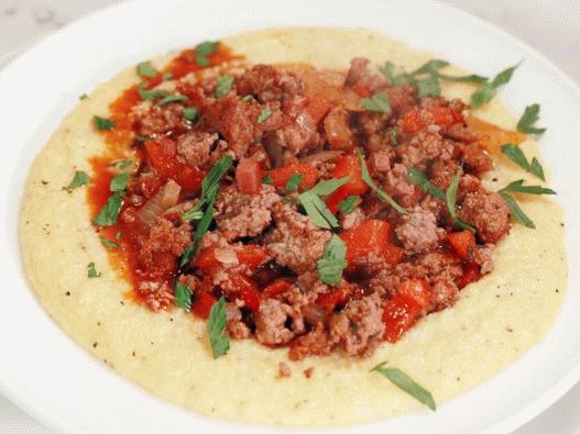 Foto del Cile con carne di maiale e polenta in italiano