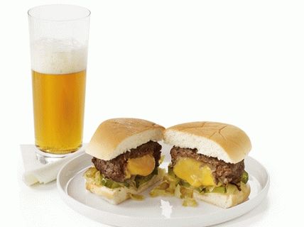 Foto di una succosa Lucy Cheeseburger con crema di formaggio