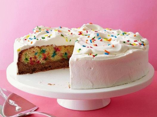 Foto Torta per bambini con uno strato di biscotti