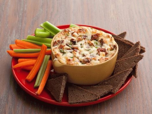 Salsa per immersione con formaggio svizzero e pancetta