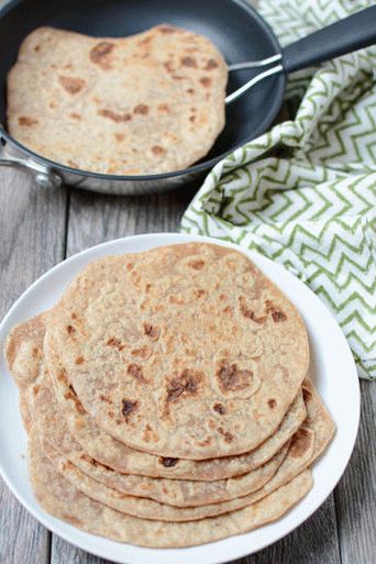 Foto tortilla di tortilla integrale fatta in casa