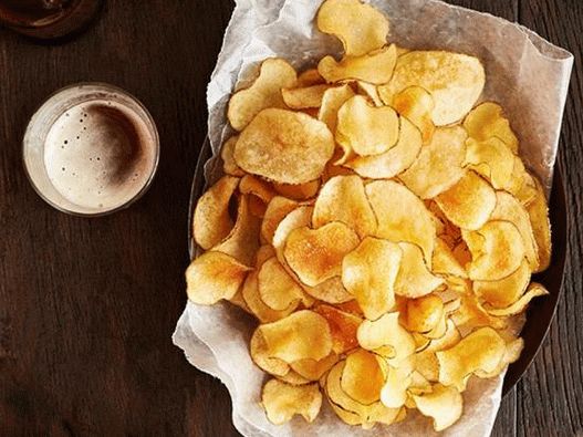 Fotografia di piatti - patatine fritte con rosmarino e olio d'oliva