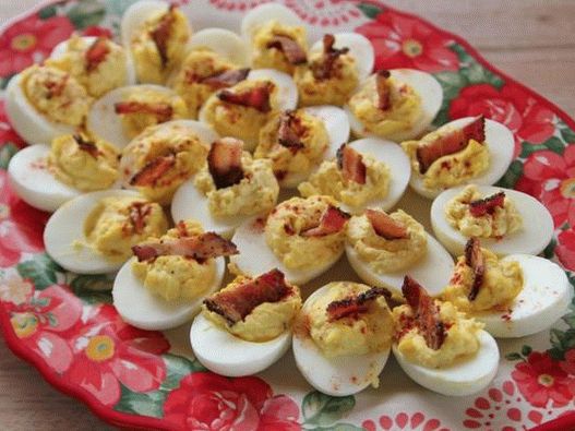 Foto del piatto - Uova ripiene di tuorlo, con pancetta croccante