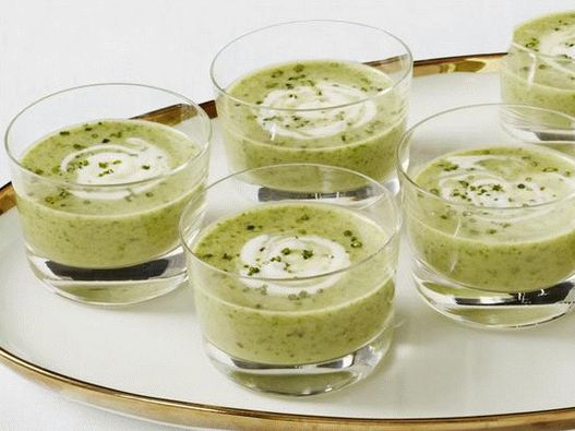 Fotografia di piatti - Zuppa di snack ai carciofi e porri