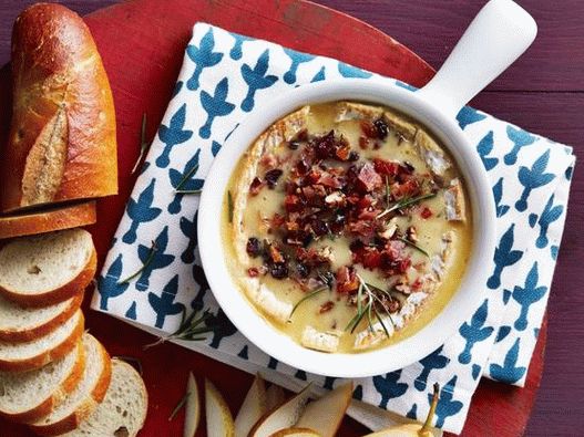 Foto del piatto - Brie al forno con mirtilli rossi, noci pecan e pancetta