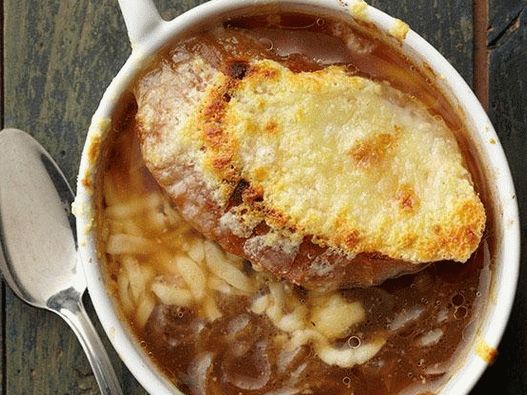 Foto Zuppa di cipolle francese al limone e due tipi di formaggio