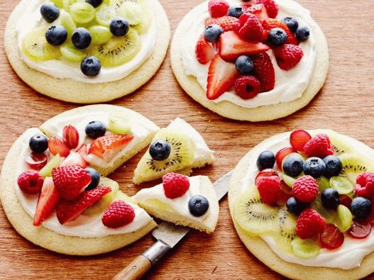 Foto pizze alla frutta per una tavola per bambini