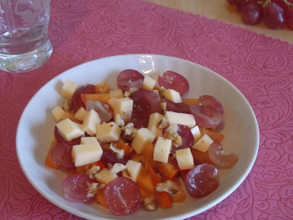 Insalata di frutta con formaggio