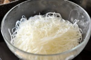 Funchoza con funghi prataioli