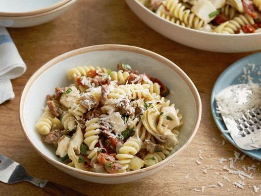 Foto di Fusilli con carne macinata, carciofi e pomodori secchi