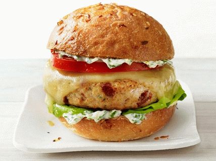 Hamburger fotografici con salsiccia di tacchino e peperoni