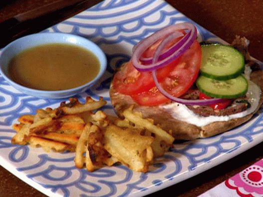 Foto di Gyros con polpettone su una tortilla