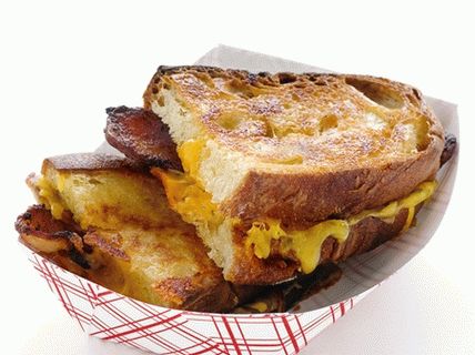 Foto Panini caldi con pancetta e salsa