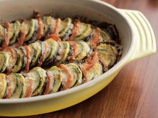 Foto di gratin di verdure estive