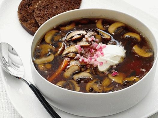 Foto Zuppa di funghi con semi di cumino Foto Zuppa di funghi con semi di cumino