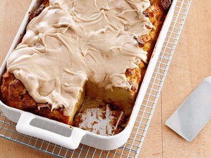 Budino di pane fotografico con crema al caramello