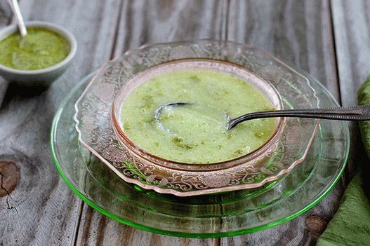 Purea di zuppe di melone freddo fotografico