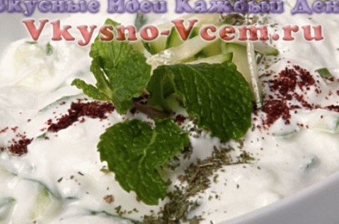 Zuppa dietetica fredda con ayran