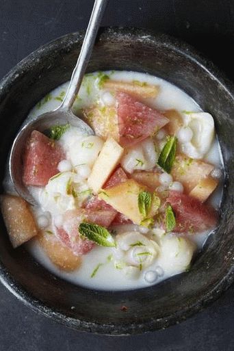 Foto Zuppa fredda con banane e latte di cocco