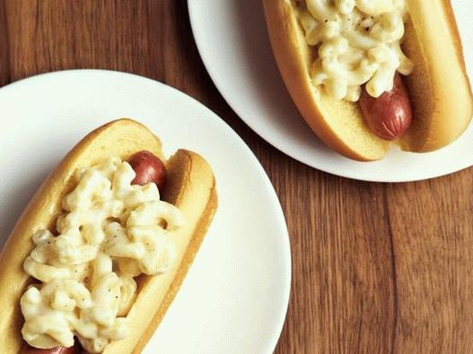 Hot dog fotografici con pasta e formaggio